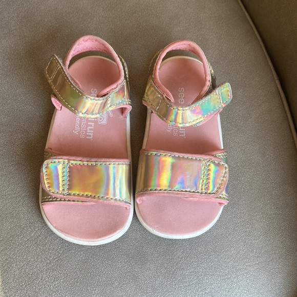 See Kai Run Gold Metallic Adjustable Toddler Girl Sandals Size 5 - Picture 2 of 8
